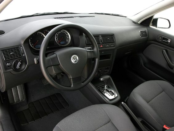 volkswagen golf 2007 interior painel