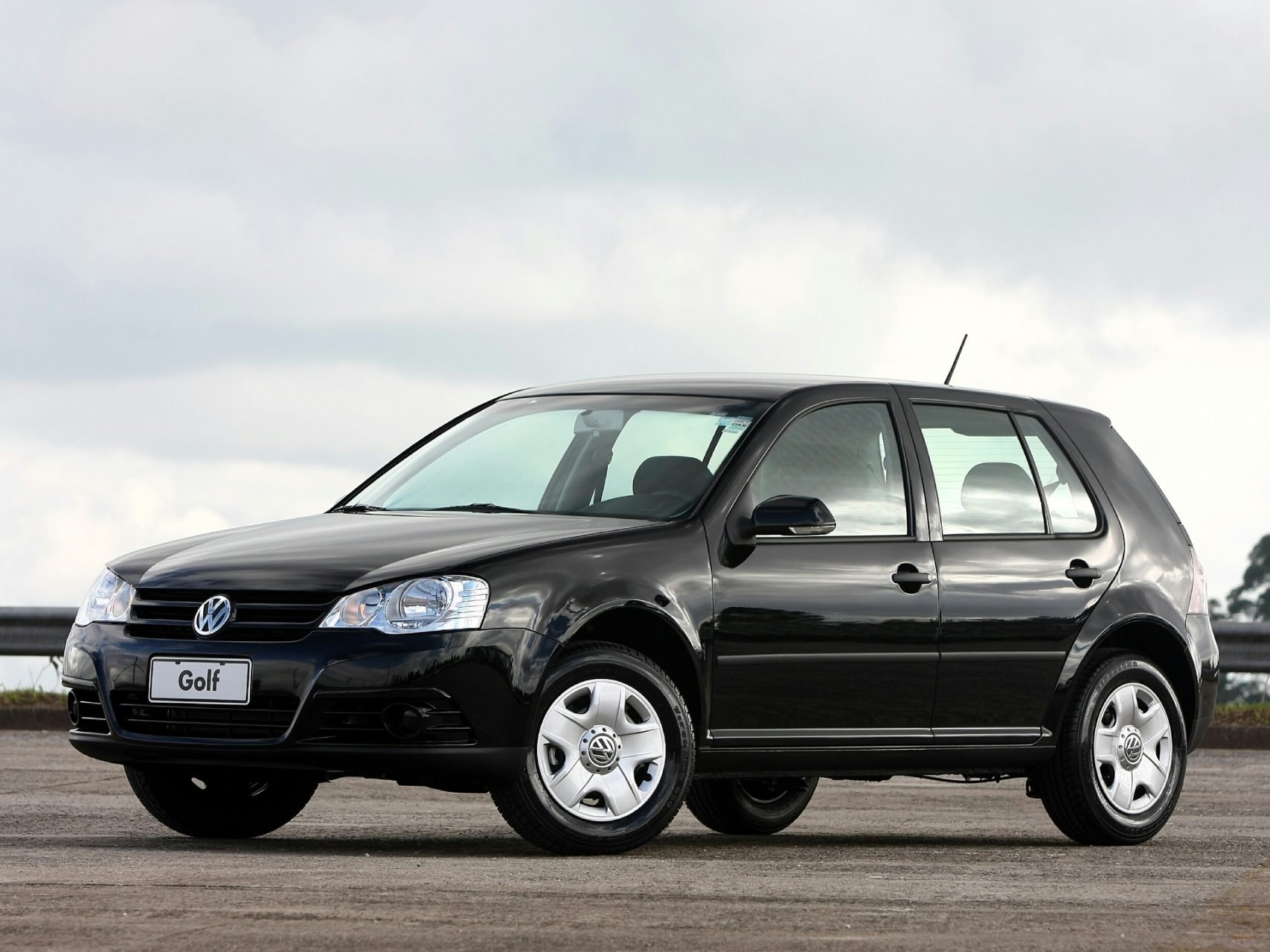 volkswagen golf 2007 preto frente parado