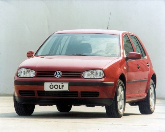 volkswagen golf 1 6 2001 ea111 vermelho frente parado