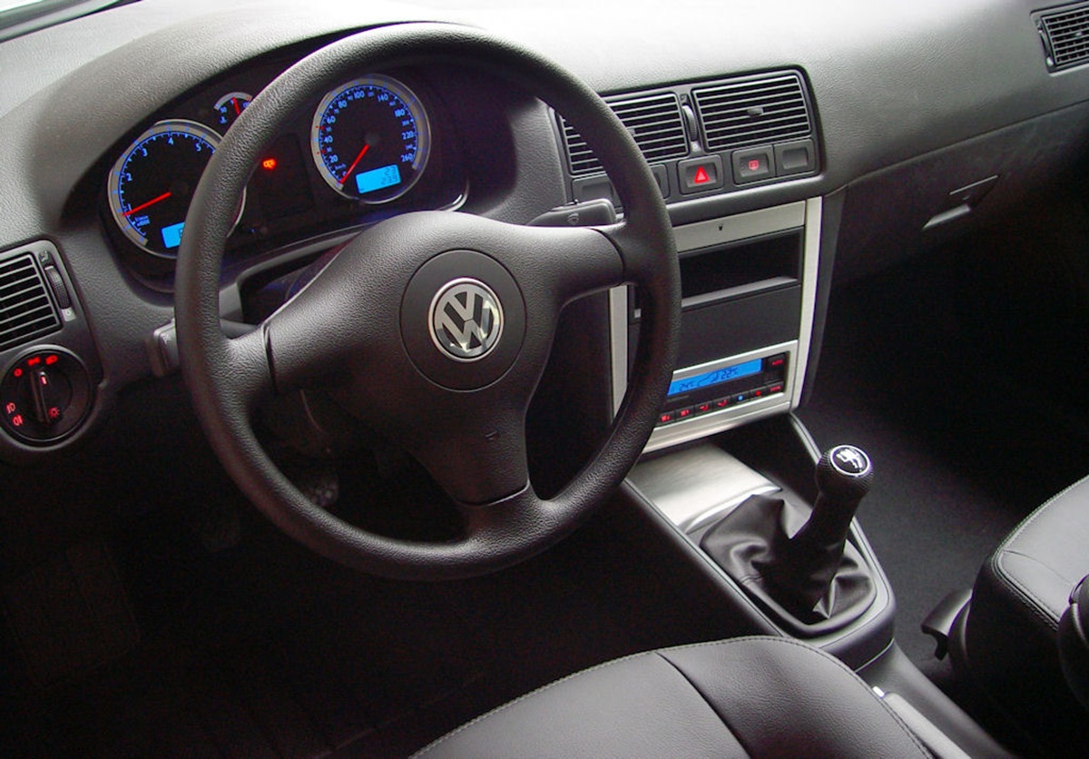 volkswagen golf flash 1 6 8v 2005 interior painel