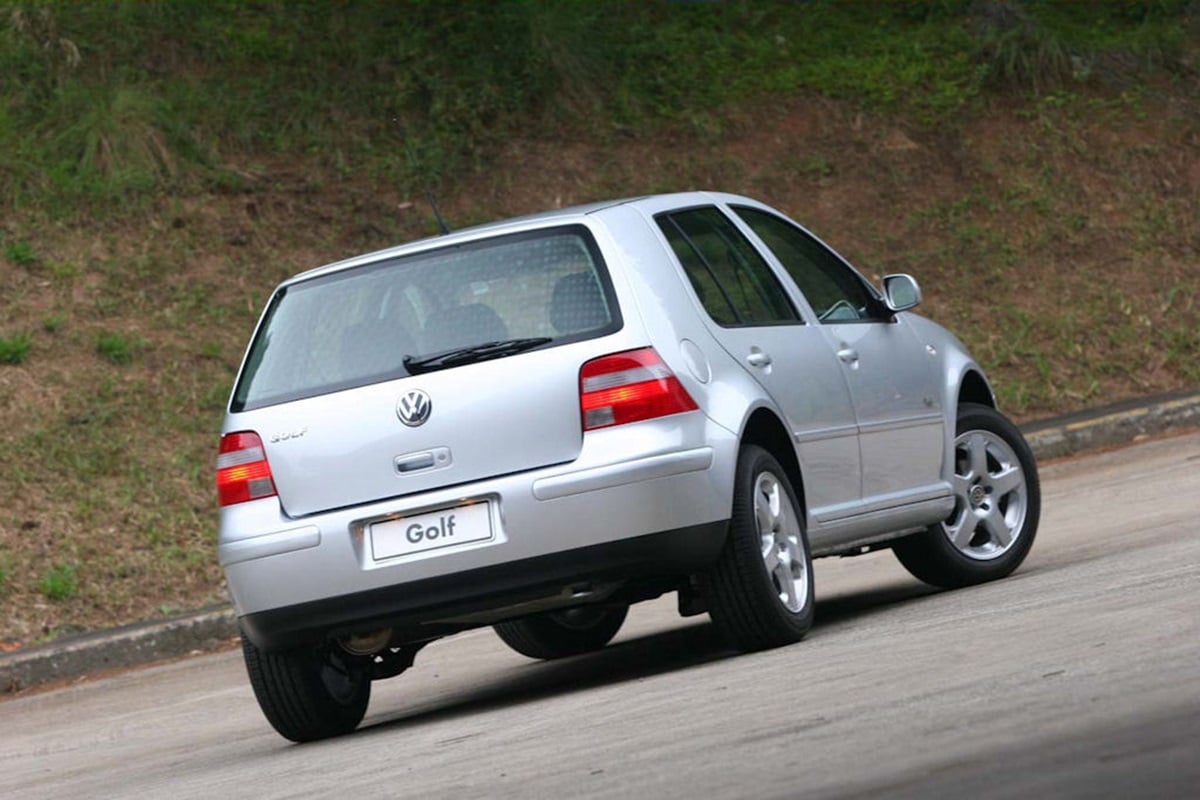 volkswagen golf flash 1 6 8v 2005 prata traseira parado