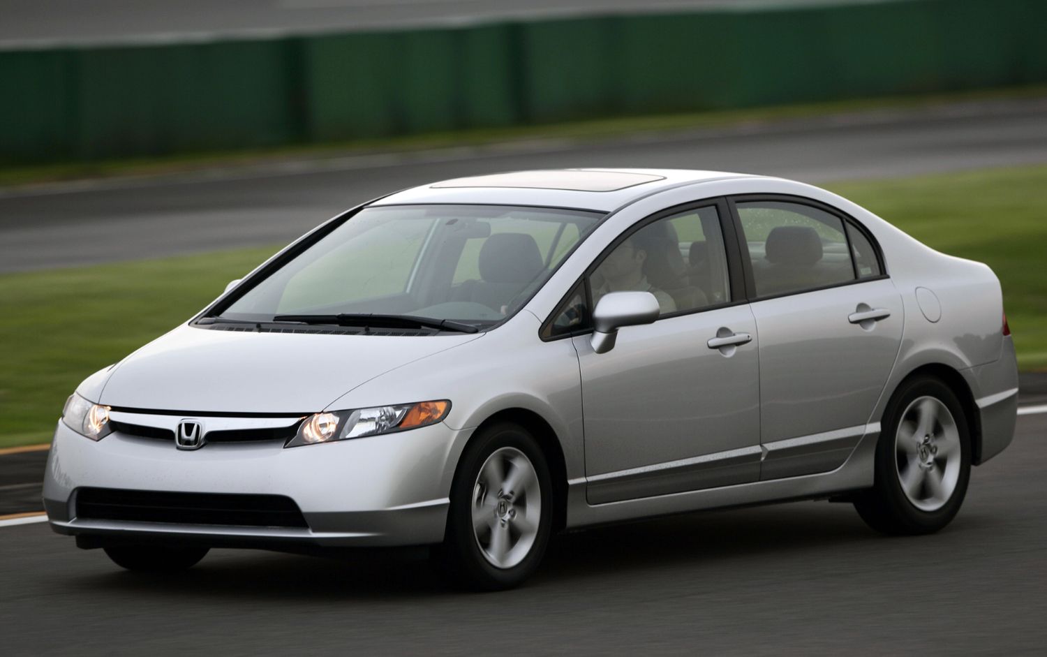 HONDA CIVIC 2008 PRATA EM MOVIMENTO