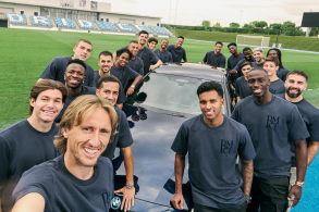 Jogadores Real Madrid Vini Jr Endrick Mbappé ganham BMW (2)