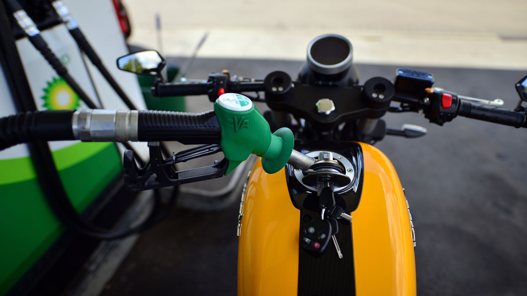 Aumento da gasolina para 35% de etanol: como ficam as motos?