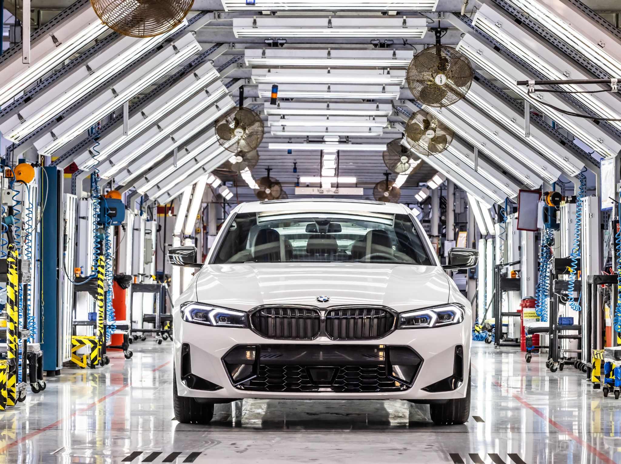 BMW Série 3 2025 comemora os 10 anos de produção nacional