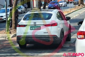 Fiat Fastback Impetus branco híbrido bio hybrid flagra de protótipo em avenida de Belo Horizonte Minas gerais BH MG