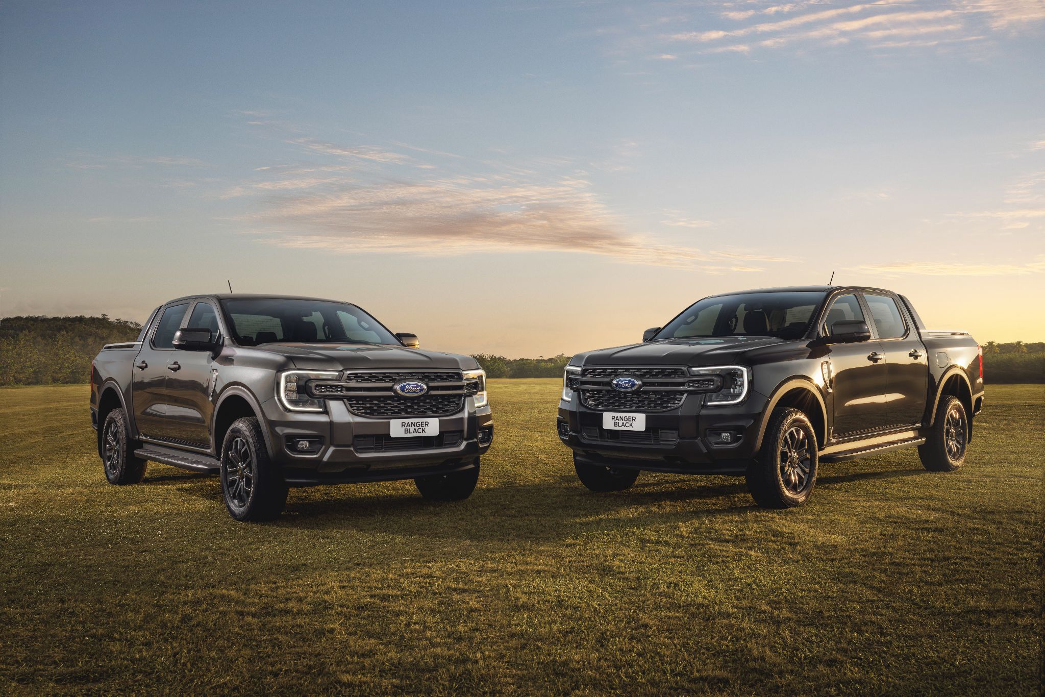 Ford Ranger Black 2025 preto gales e cinza moscou paradas em campo