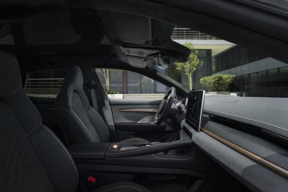 Zeekr 001 Flagship interior visto de lado