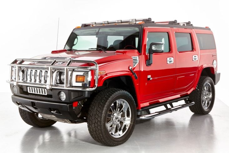 GM HUMMER H1 VERMELHO SHUTTERSTOCK