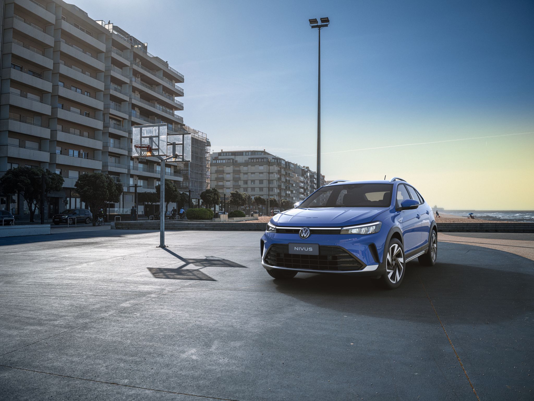 Volkswagen NIvus Highline 2025 azul dianteira