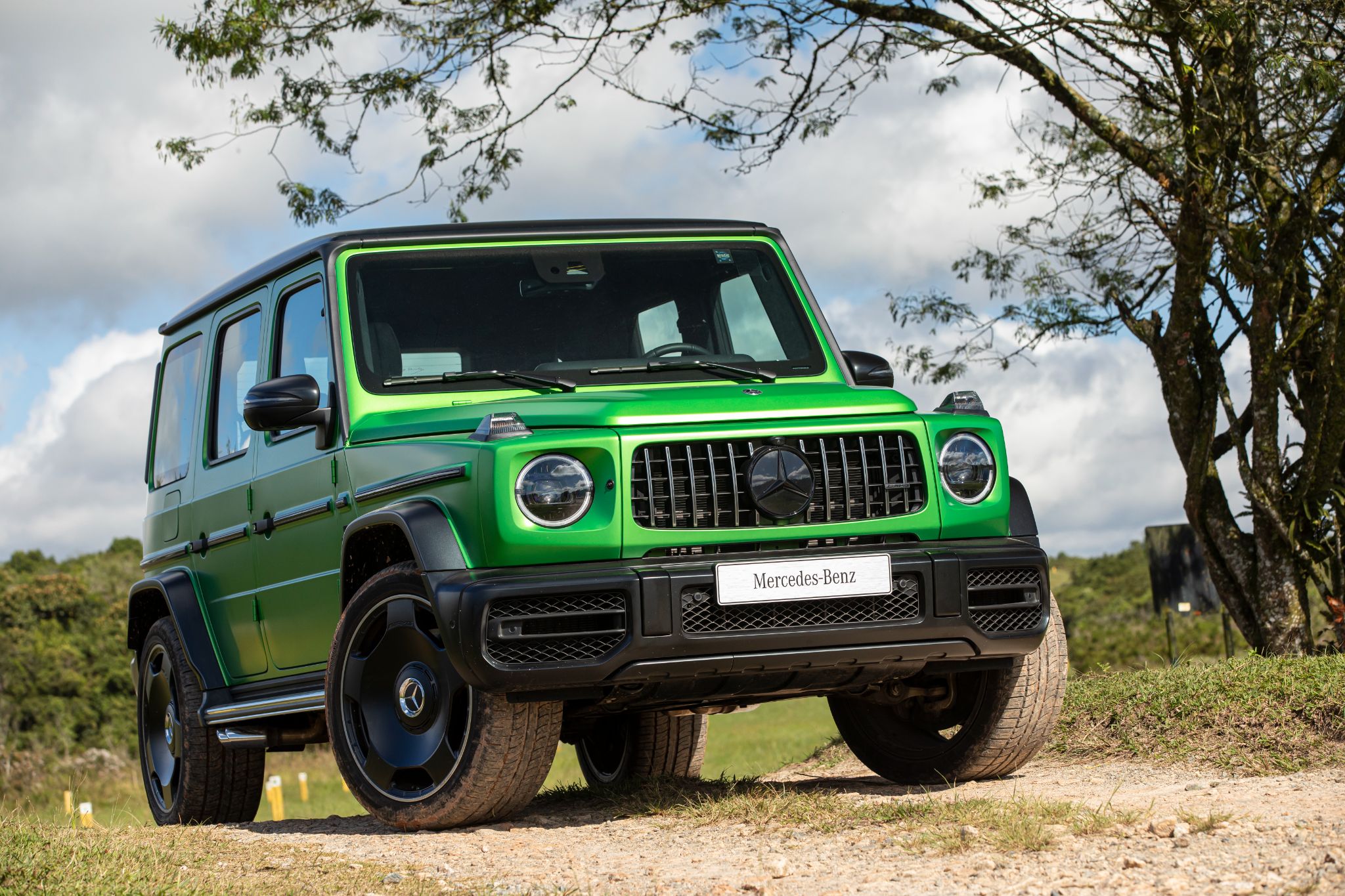 mercedes amg g 63 2019 VERDE FRENTE PARADO