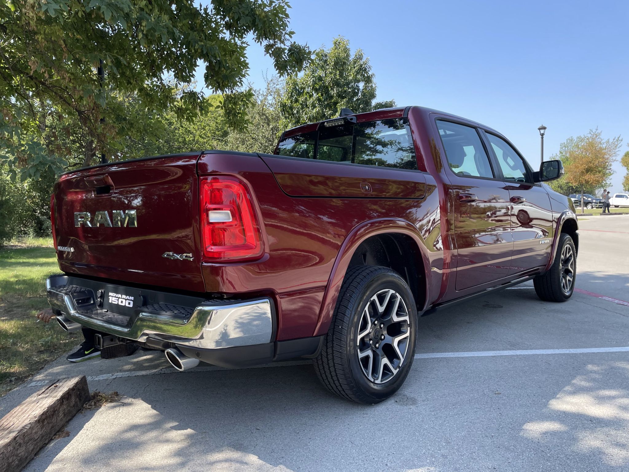 RAM 1500 LARAMIE 2025 VINHO FRENTE LATERAL TRASEIRA INTERIOR (2)