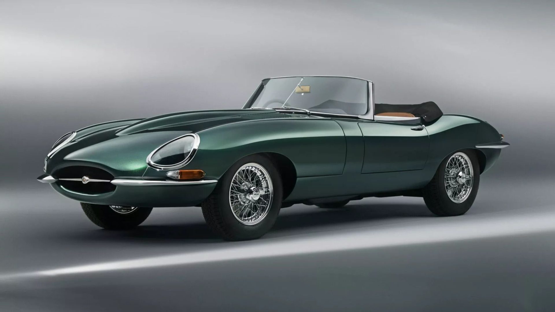 Jaguar Classic E‑type novo verde frente parado