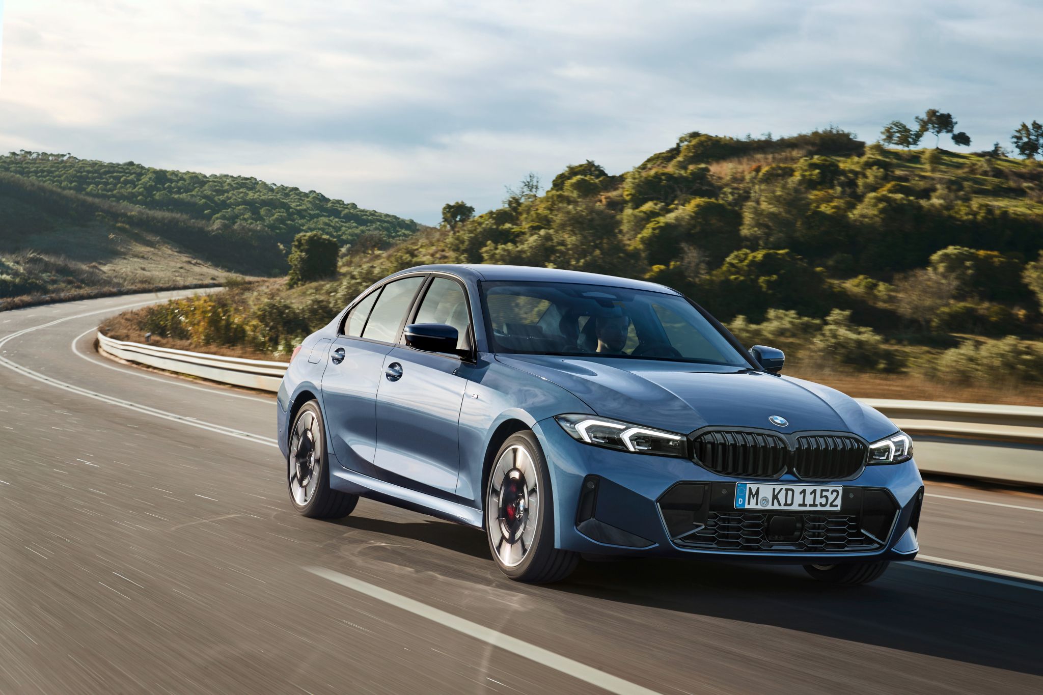 BMW 330e M Sport chega ao Brasil com atualizações funcionais