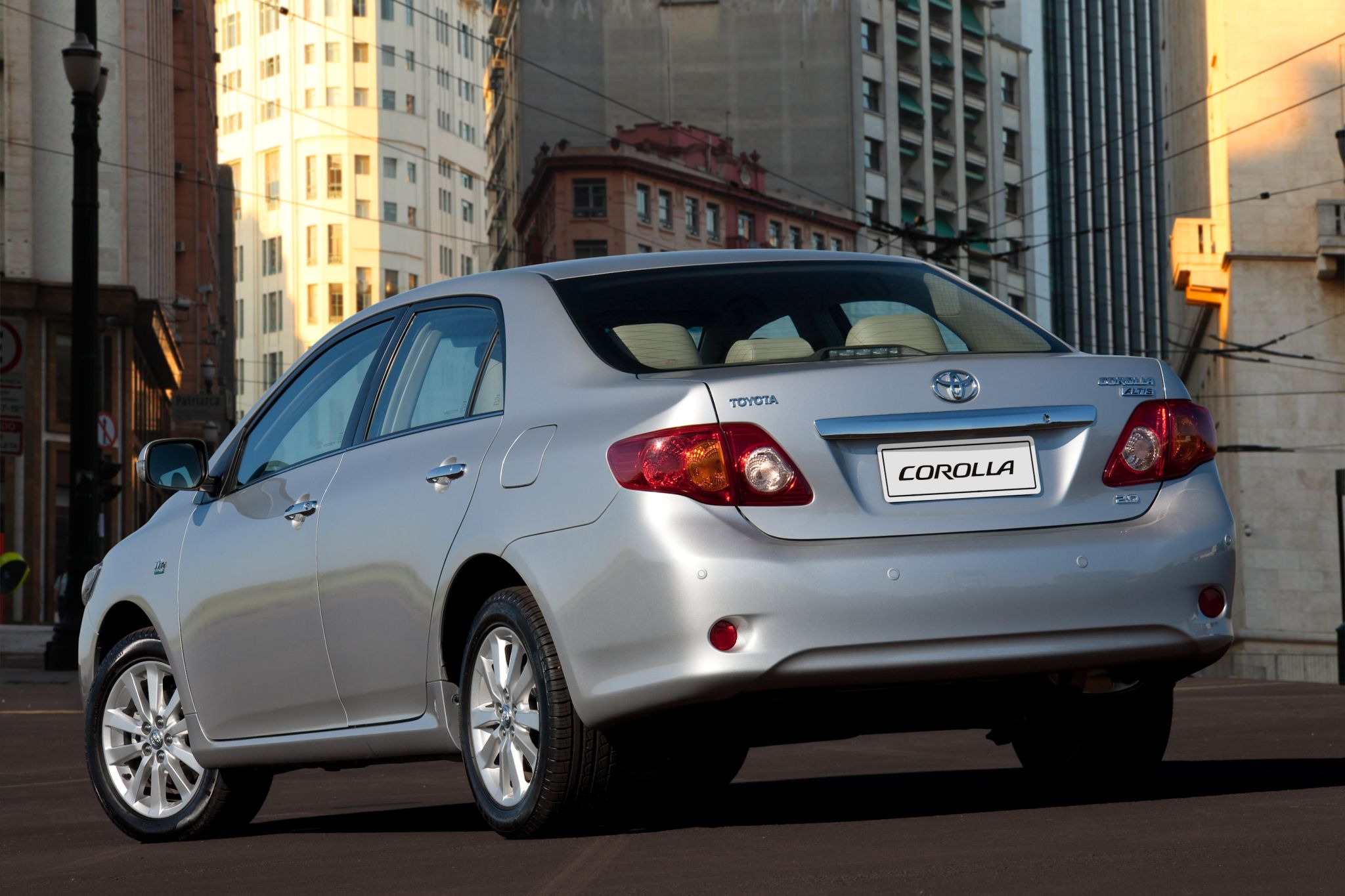 TOYOTA COROLLA 2010 PRATA LATERAL TRASEIRA