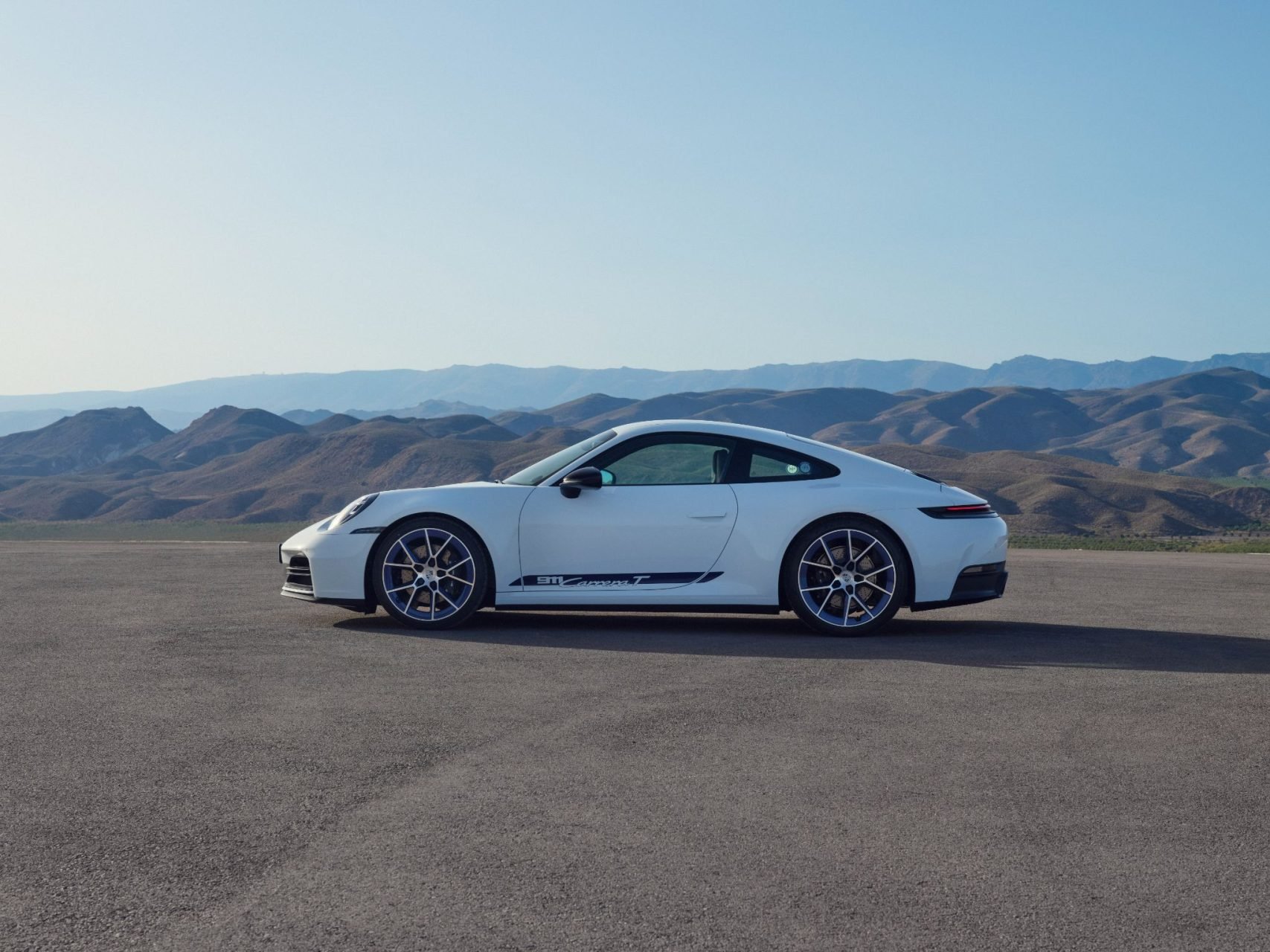 porsche 911 carrera t branco lateral parado