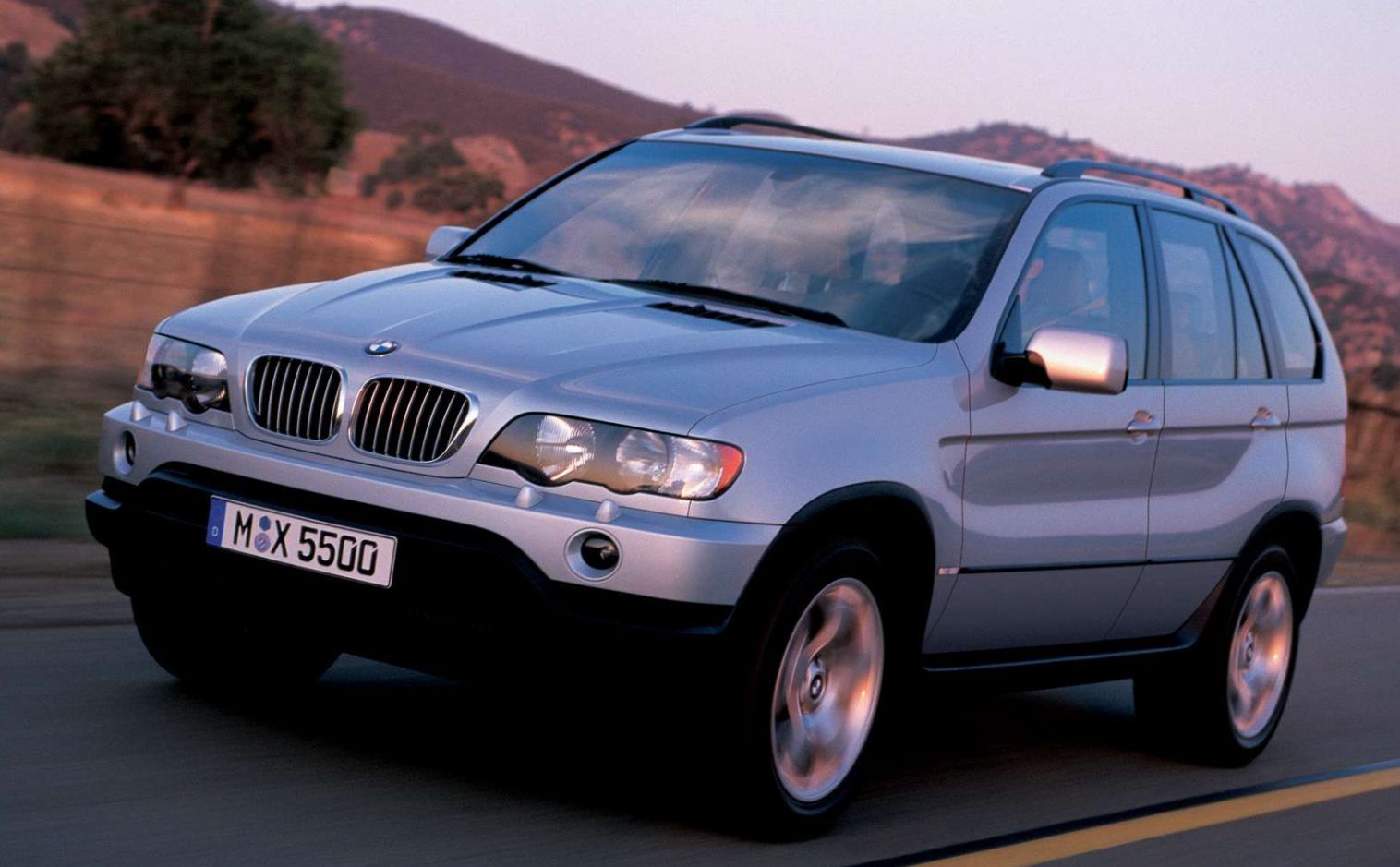 BMW X5 1999 PRATA EM MOVIMENTO