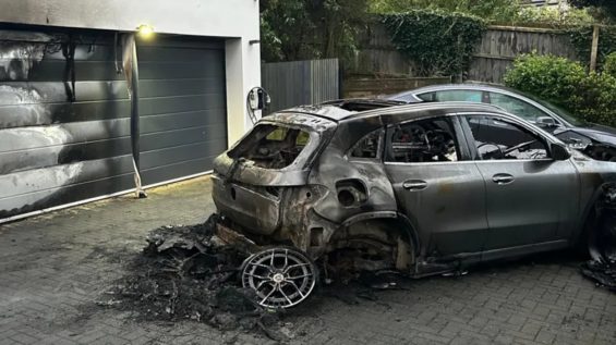 Carro eltrico de R$ 370 mil explode e famlia se salva por pouco
