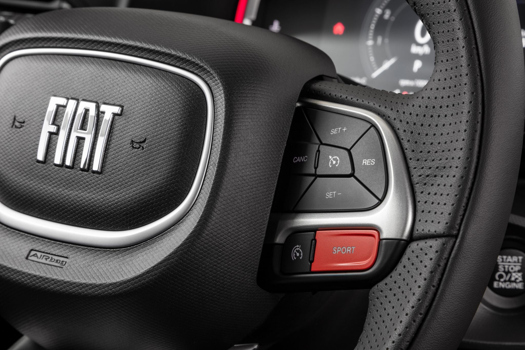 Fiat Pulse Impetus Hybrid 2025 interior volante botões