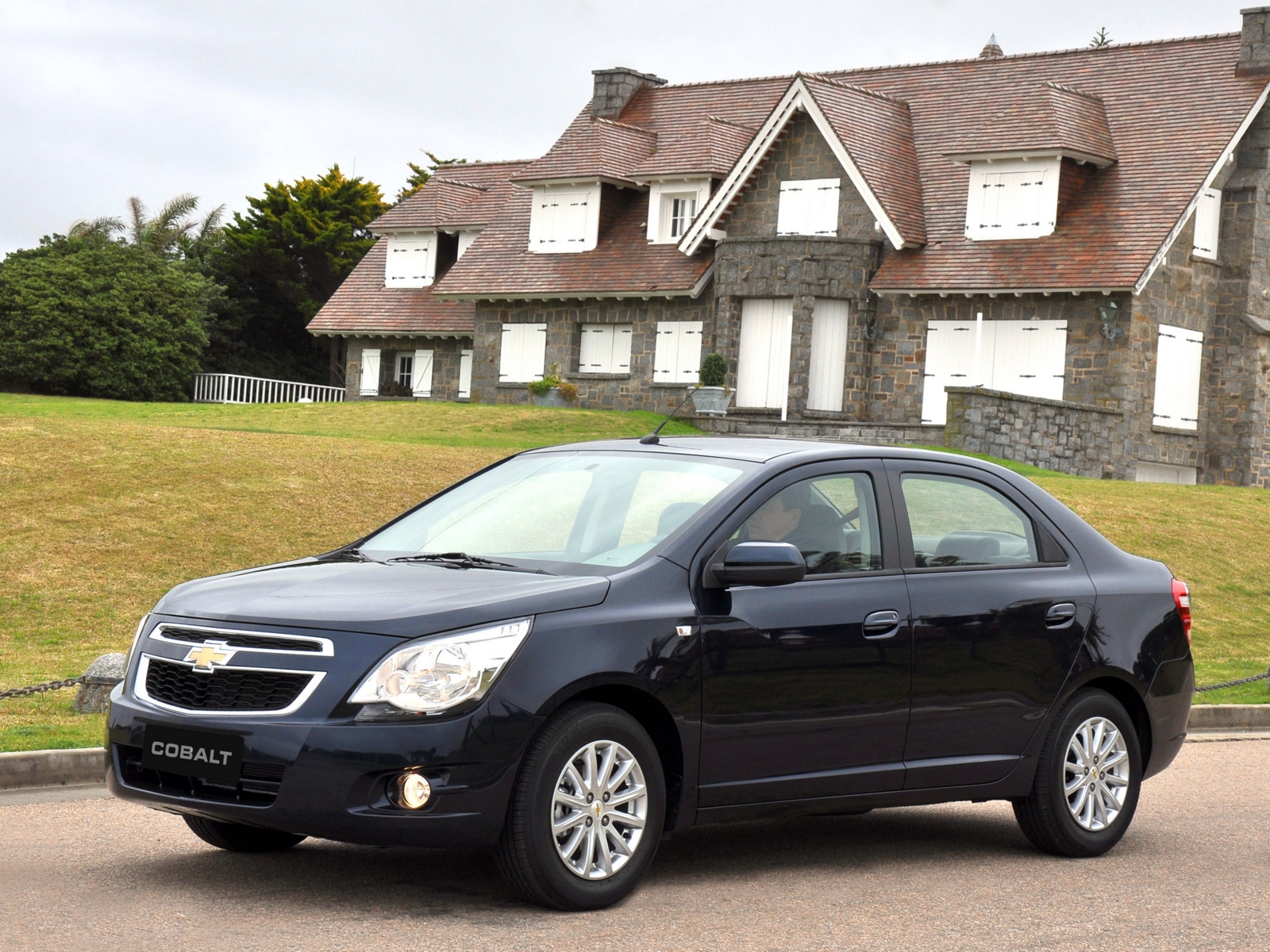 CHEVROLET COBALT 2015 PRETO FRENTE E LATERAL