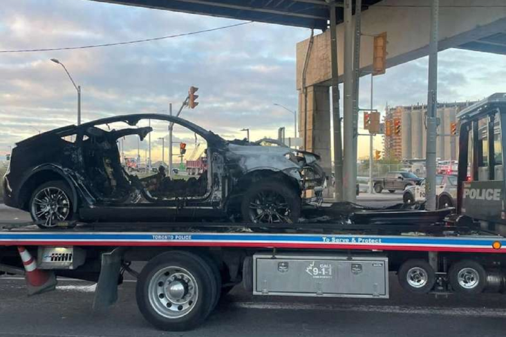 tesla pegou fogo toronto