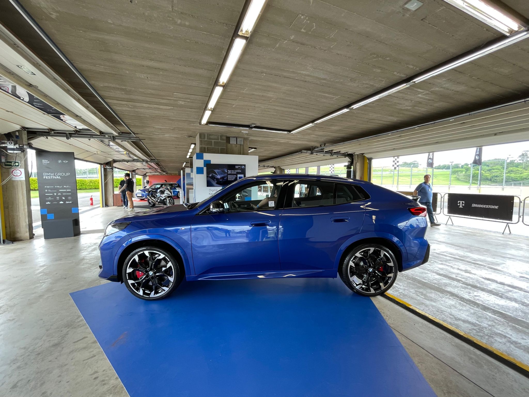 BMW X2 M35I AZUL FRENTE LATERAL TRASEIRA JABULAS (7)