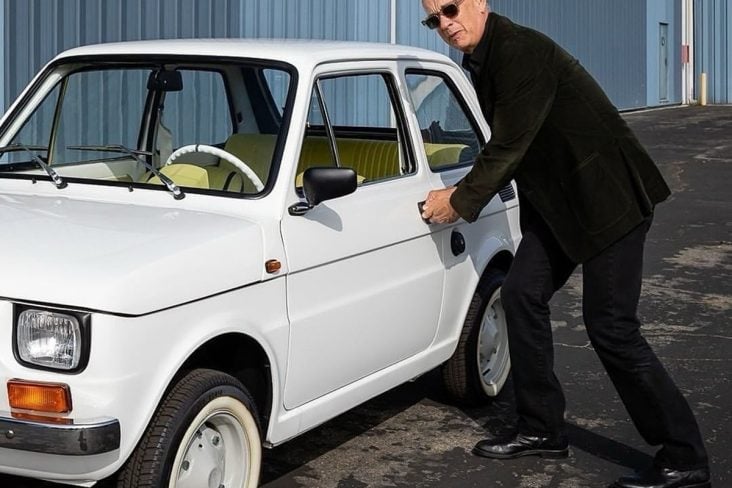 Polski Fiat 126p de Tom Hanks com o ator