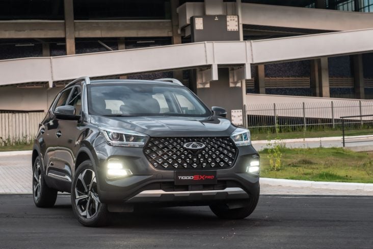 Caoa chery tiggo 5x Pro 2023 cinza frente parado