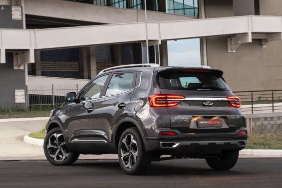 Caoa chery tiggo 5x Pro 2023 cinza traseira parado 2