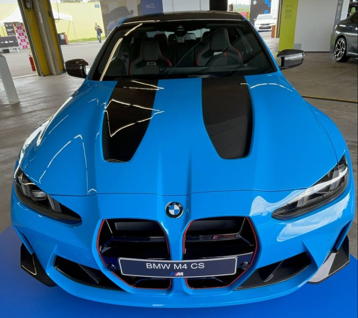 BMW M4 CS 2025 AZUL FRENTE TETO