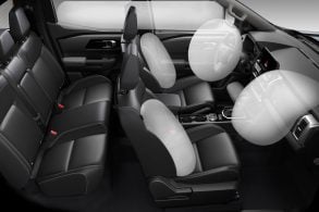 Mitsubishi Triton HPE S 2026 Interior airbags
