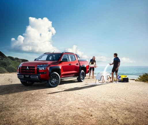 Mitsubishi Triton Katana 2026 vermelho frente parada