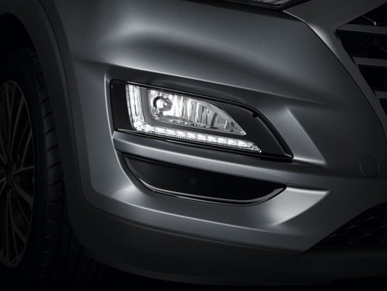 Hyundai Tucson 2025 cinza detalhe farol de neblina