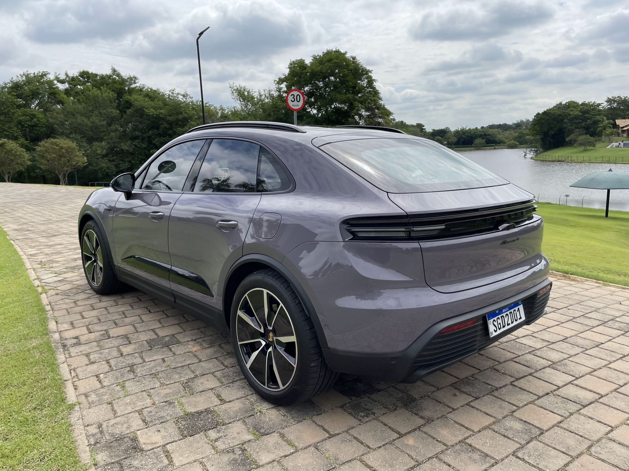 PORSCHE MACAN 4 ELETRICO 2025 CINZA FRENTE LATERAL TRASEIRA INTERIOR (7)