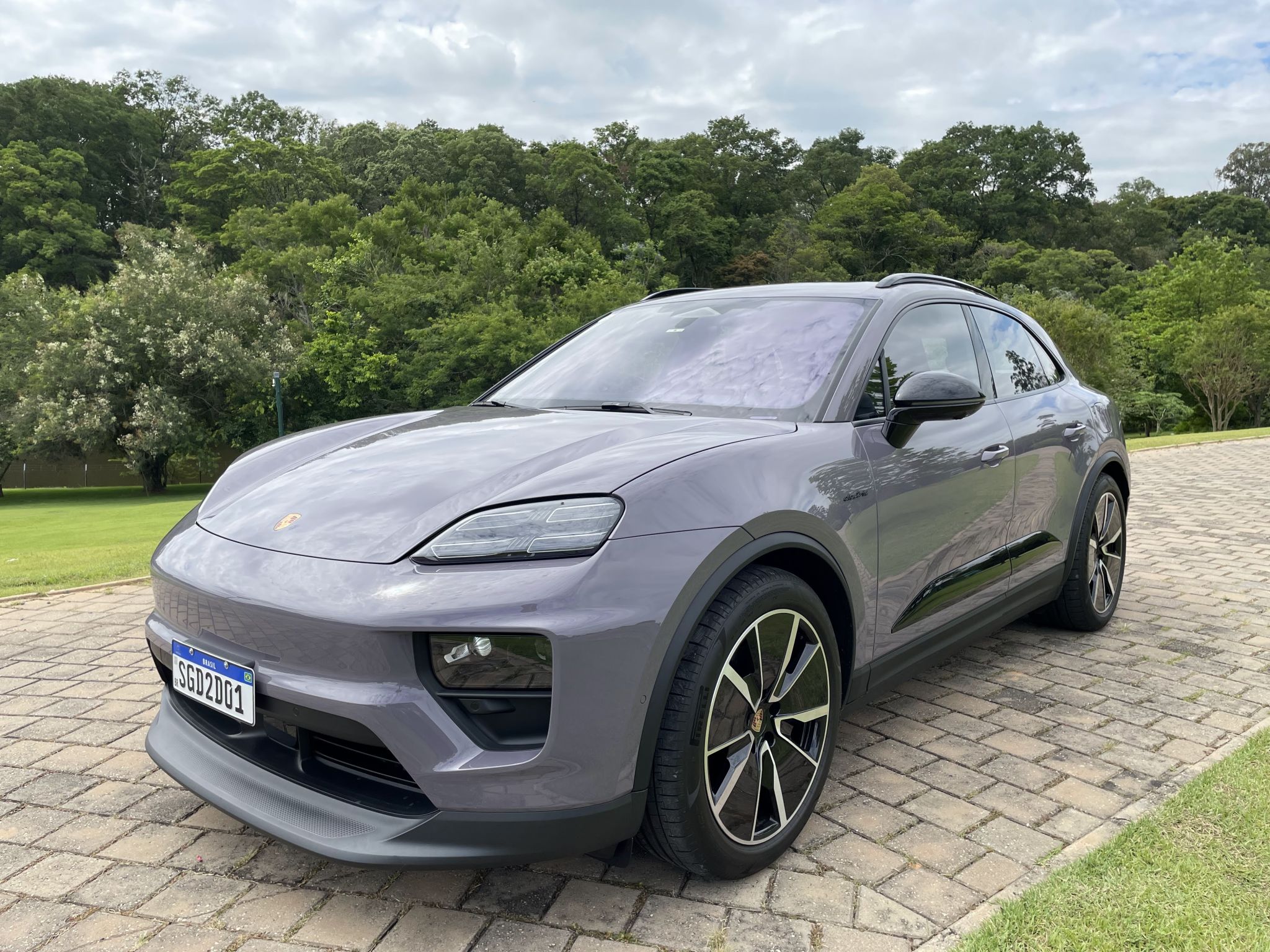 PORSCHE MACAN 4 ELETRICO 2025 CINZA FRENTE LATERAL TRASEIRA INTERIOR (9)