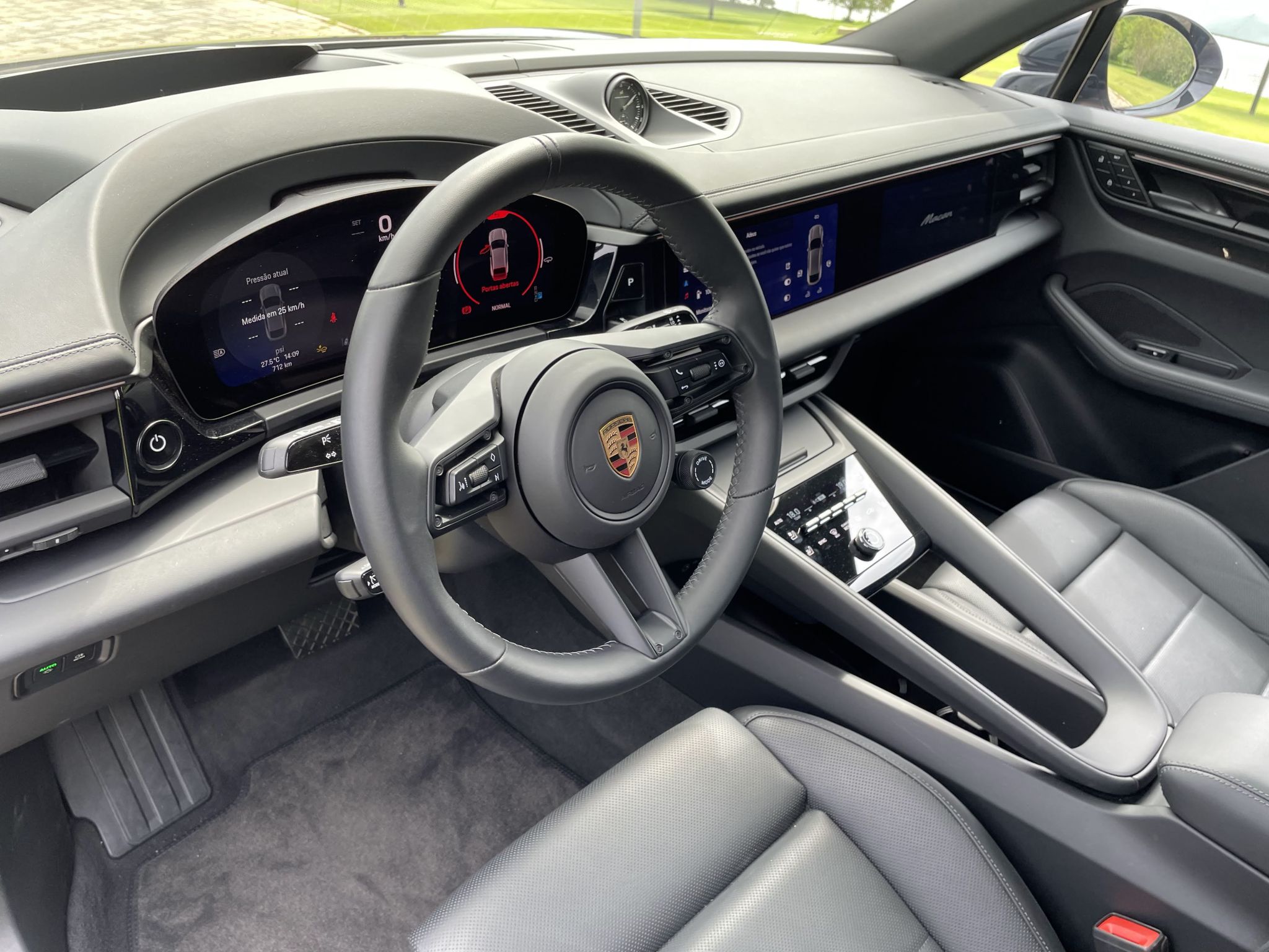 PORSCHE MACAN 4 ELETRICO 2025 CINZA FRENTE LATERAL TRASEIRA INTERIOR (10)