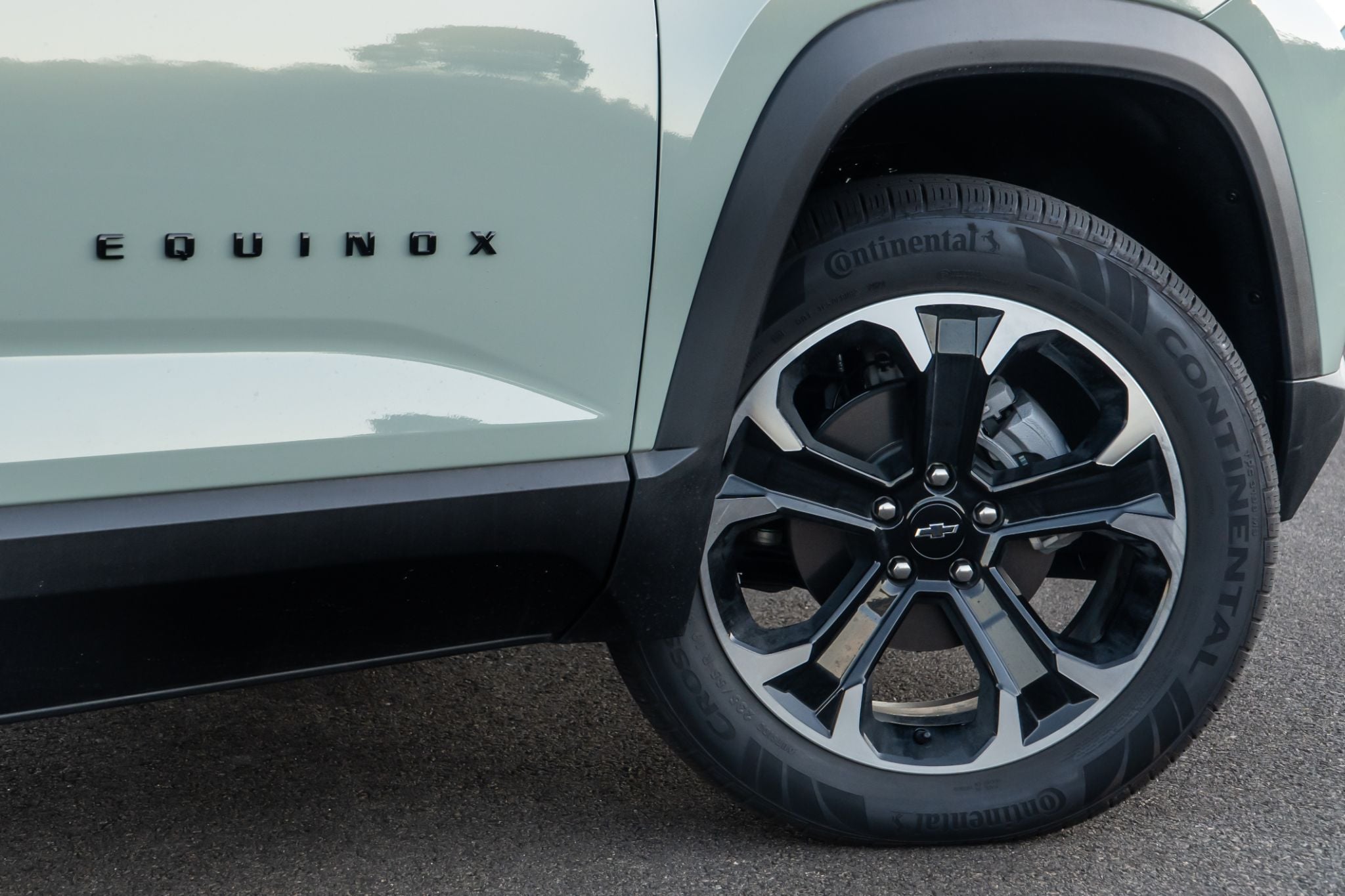 Chevrolet Equinox Turbo Activ 2025 Verde Cacti detalhe roda Chevrolet Equinox Turbo Activ 2025 Verde Cacti detalhe roda