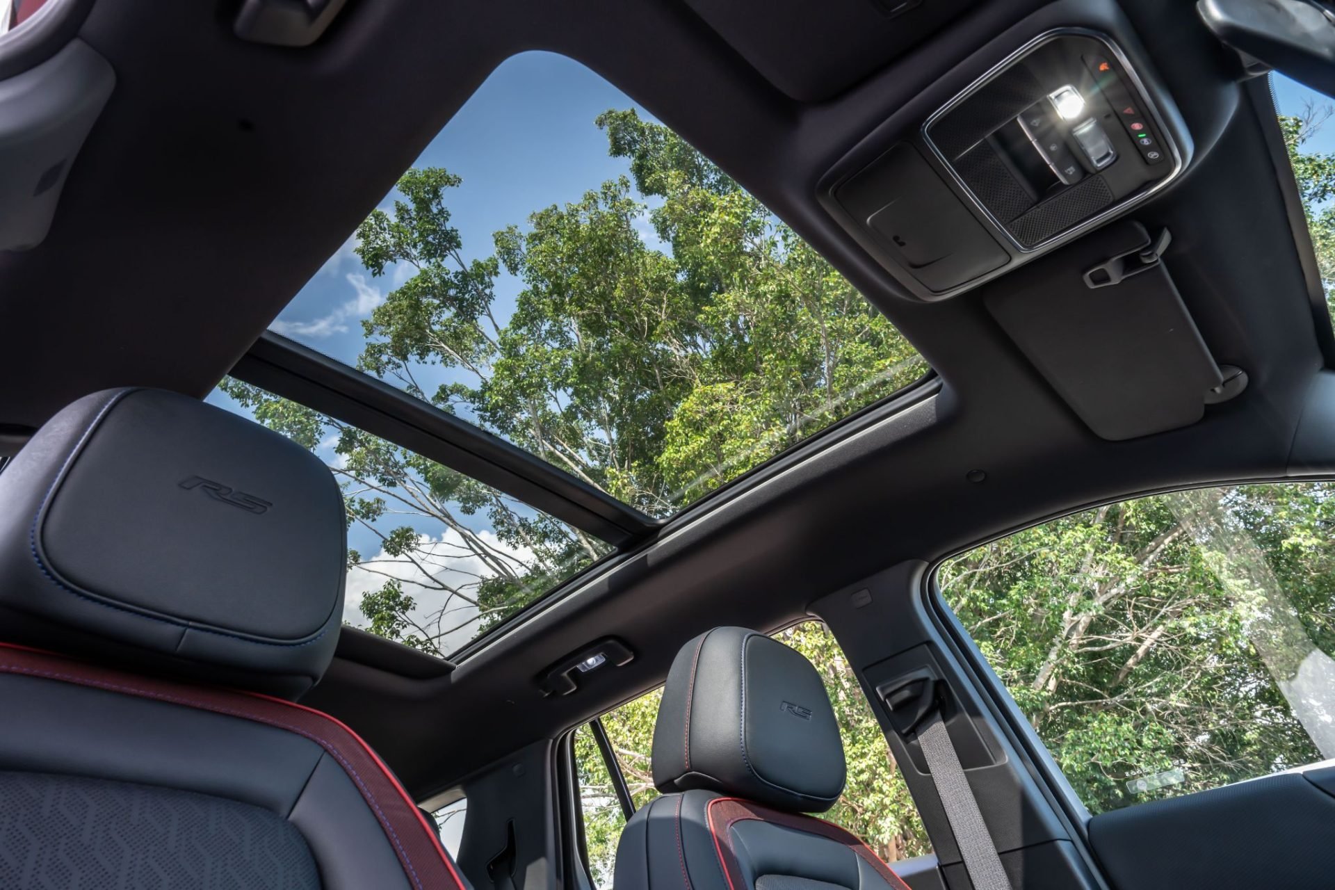 chevrolet-equinox-turbo-rs-2025-interior-teto-solar-panoramico-1920x1280.jpg