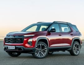 Chevrolet Equinox Turbo RS 2025 Vermelho Radiant frente parado