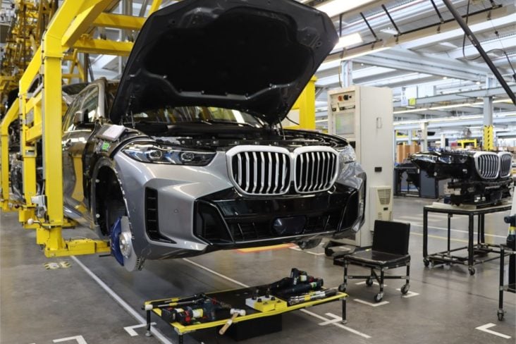 BMW X5 xDrive50e na linha de produção da fábrica de araquari santa catarina sc (2)