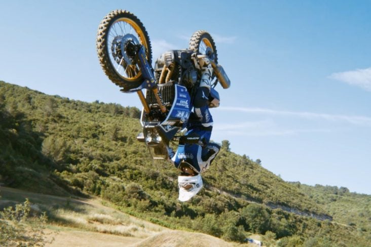 Yamaha Ténéré 700 encara salto mortal; confira o vídeo