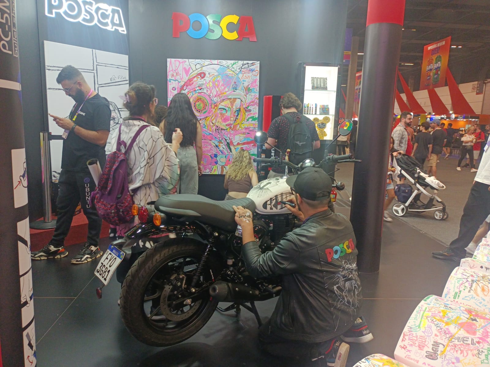 Royal Enfield Hunter 350 customizada CCXP parceria com Posca (5)