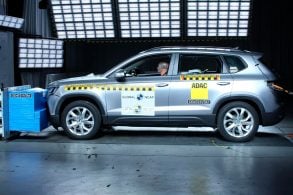 volkswagen taos prata em teste de impacto frontal LATIN NCAP: