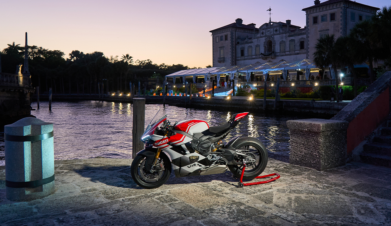 Panigale V4 Tricolore News 1330x