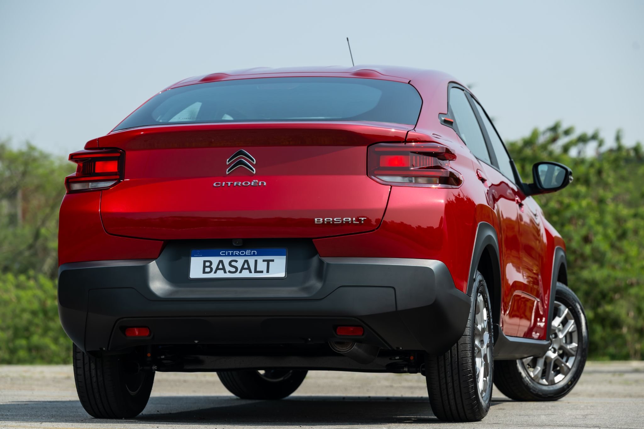 citroen basalt feel 1 0 2025 vermelho traseira parado