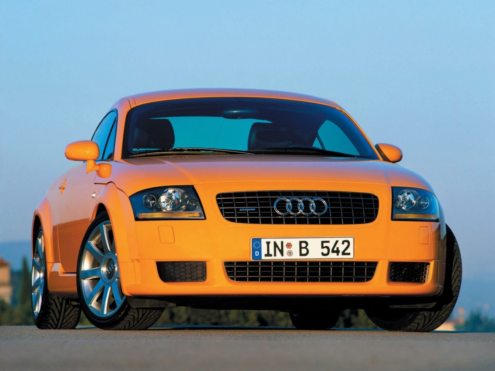 audi tt 3 2 quattro coupe laranja frente parado