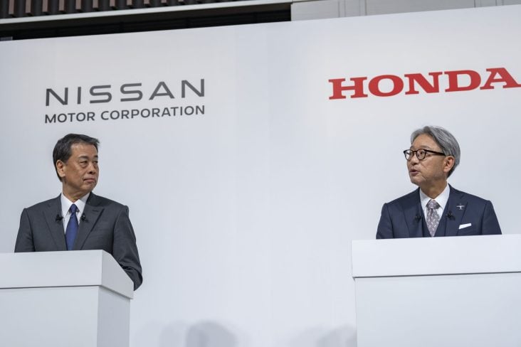 Executivos das Nissan e Honda em anuncio de fusao