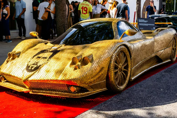 Um Pagani Zonda feito de moedas de ouro exibe rosto de Lionel Messi (1)