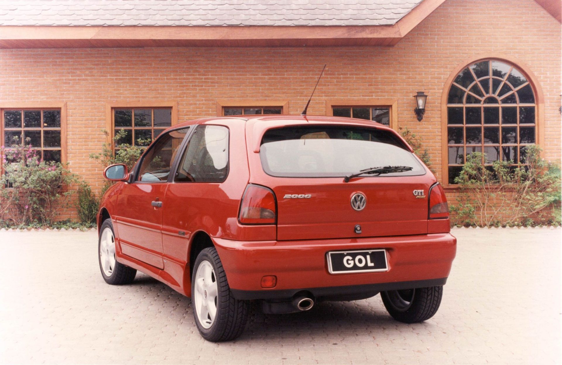 volkswagen gol gti 16v 1995 vermelho traseira