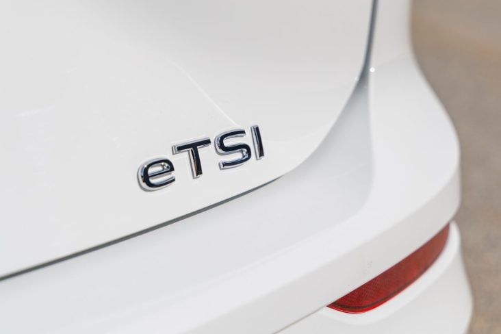 volkswagen golf etsi r line variant emblema detalhe